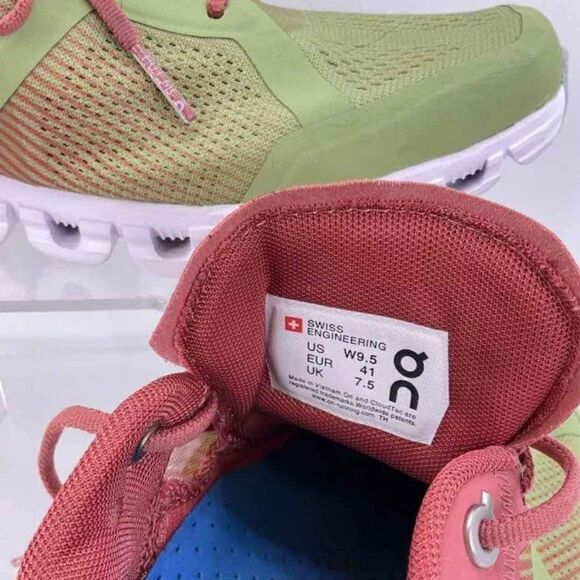 On Cloud Cloudflow Swiss Engineering Running Sneakers Tennis Shoes Size W9.5 - Picture 6 of 9